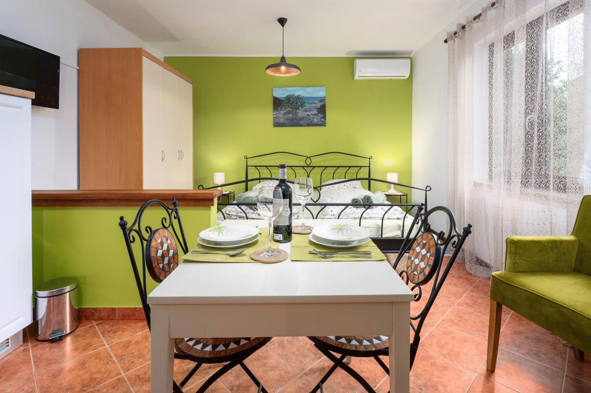 Apartment Studio Apartment *